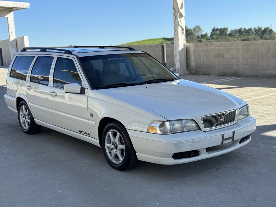 2000 Volvo V70 2nd Gen - Image 2 of 21