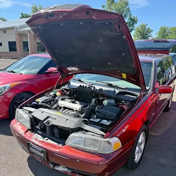 2000 Volvo V70 SE Wagon 4D
