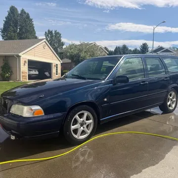 2000 Volvo V70 SE Wagon 4D