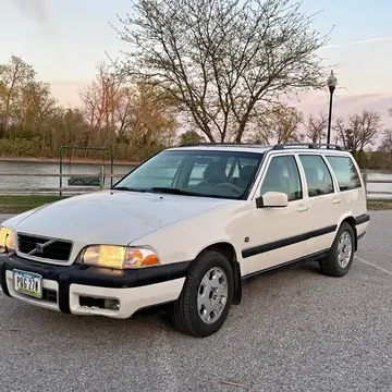 2000 Volvo V70 XC AWD SE Wagon 4D