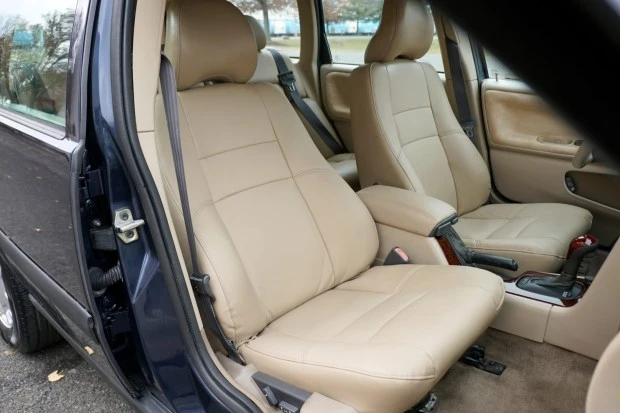 2000 Volvo V70 XC 1st Gen - Image 4 of 7