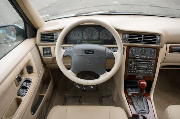2000 Volvo V70 XC 1st Gen - Image 5 of 7
