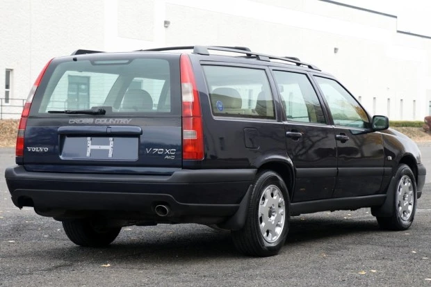 2000 Volvo V70 XC 1st Gen - Image 2 of 7