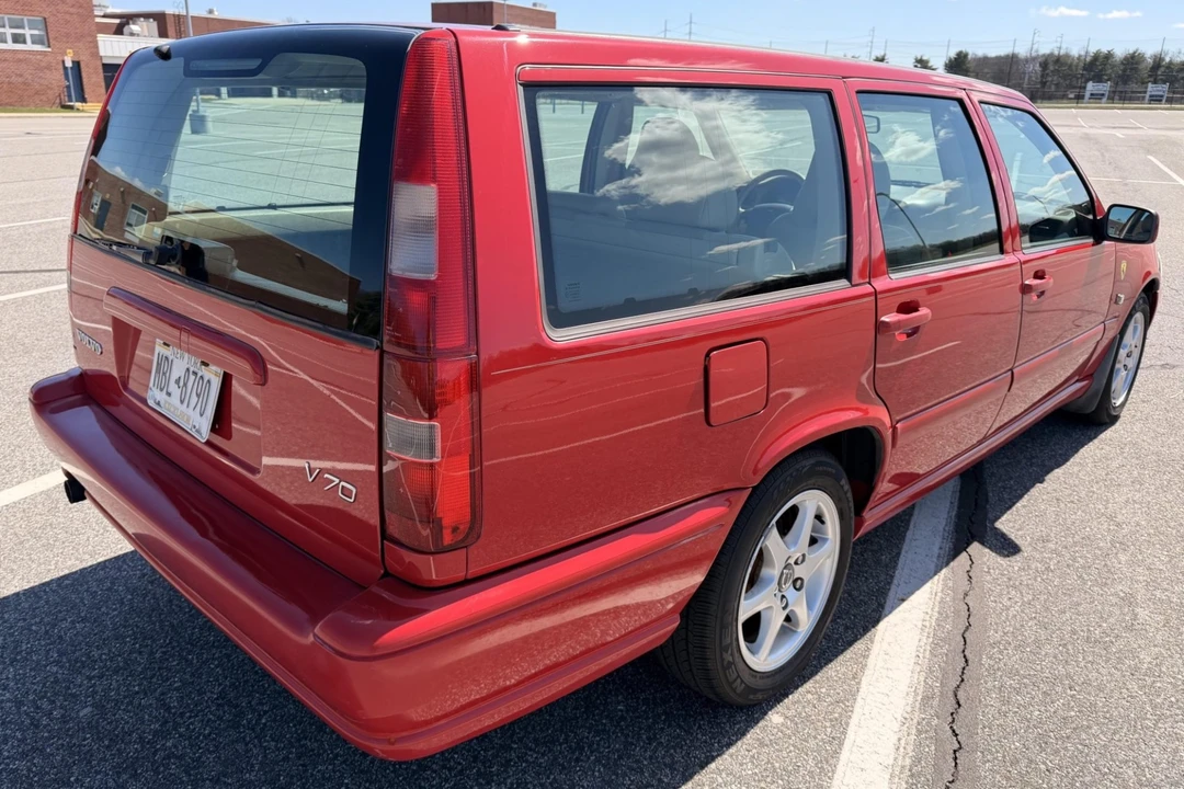 2000 Volvo V70 1st Gen - Image 2 of 8