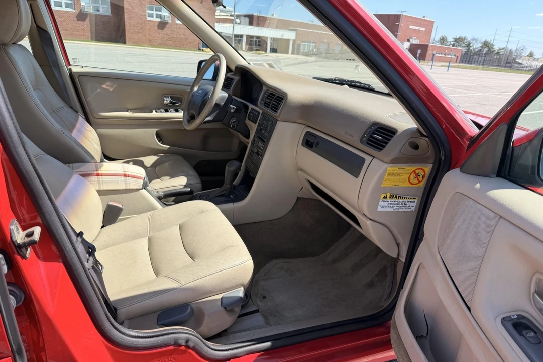 2000 Volvo V70 1st Gen - Image 4 of 8
