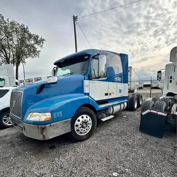 2000 Volvo VN