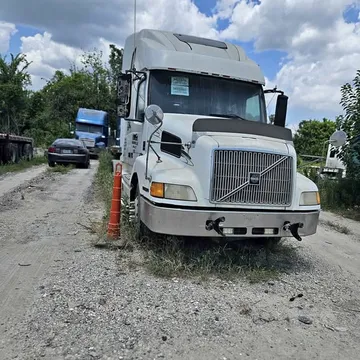 2000 Volvo VN