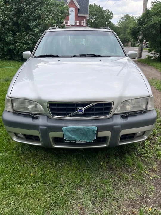 2000 Volvo V70 XC/XC70 2nd Gen - Image 2 of 10