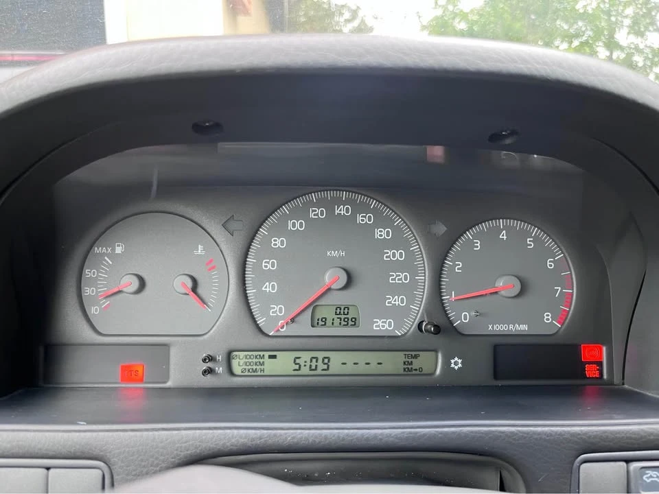 2000 Volvo V70 XC/XC70 2nd Gen - Image 5 of 10