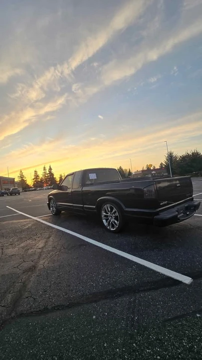 2000 Chevrolet S-10 - Image 3 of 5