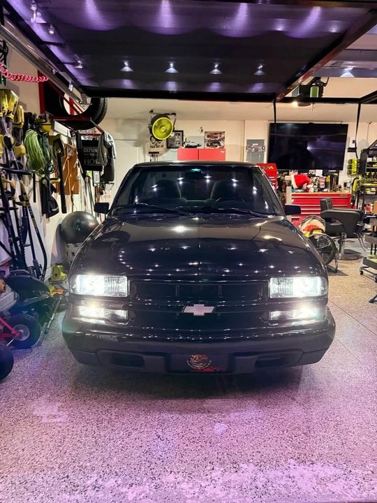 2000 Chevrolet S-10 - Image 4 of 10