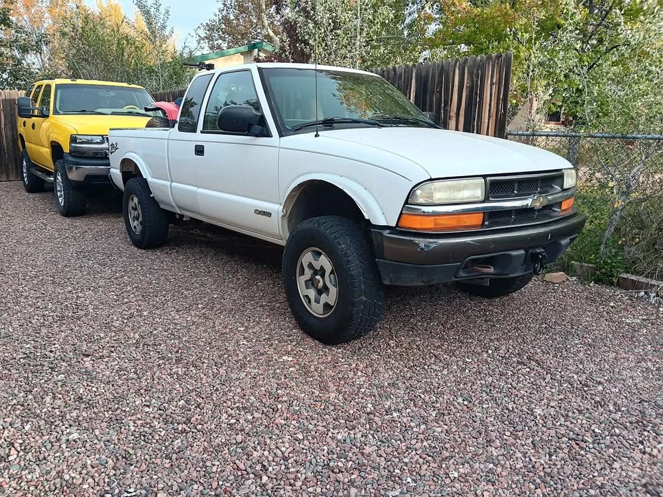 2000 Chevrolet S-10 - Image 3 of 10