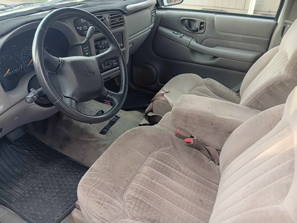 2000 Chevrolet S-10 - Image 6 of 10