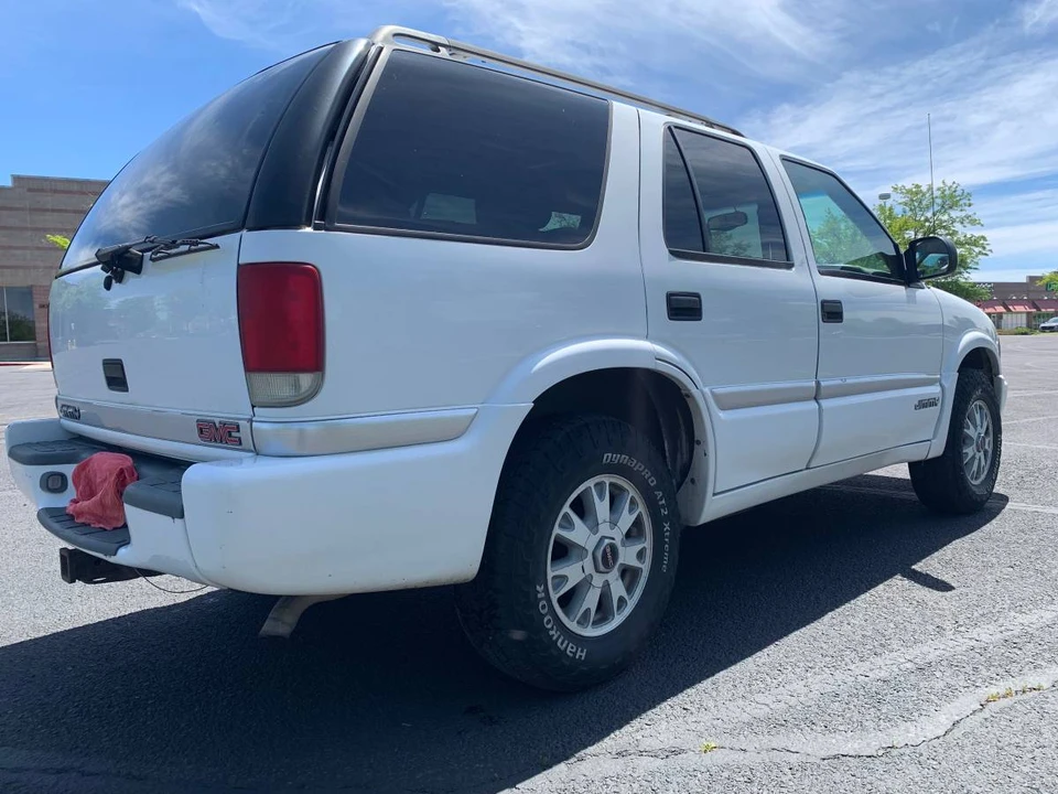 2000 GMC S-15 Jimmy 2nd Gen - Image 5 of 15