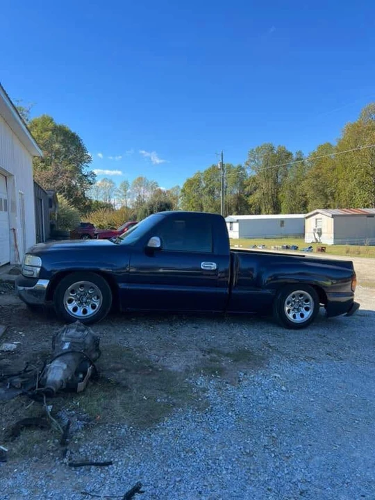 2000 GMC Sierra 2nd Gen - Image 2 of 3