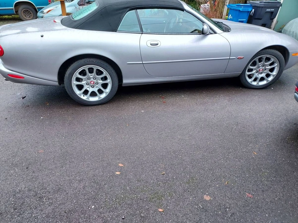 2000 Jaguar XK - Image 4 of 9