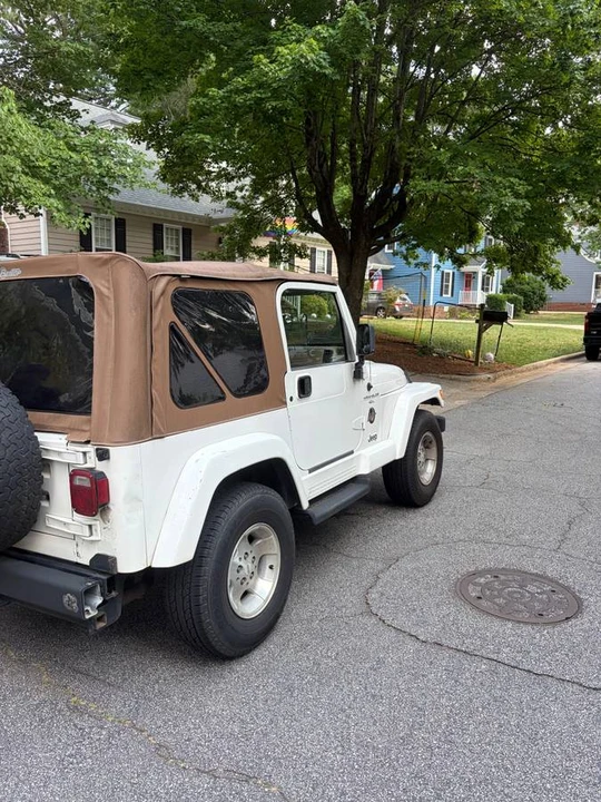 2000 Jeep TJ Wrangler - Image 2 of 3