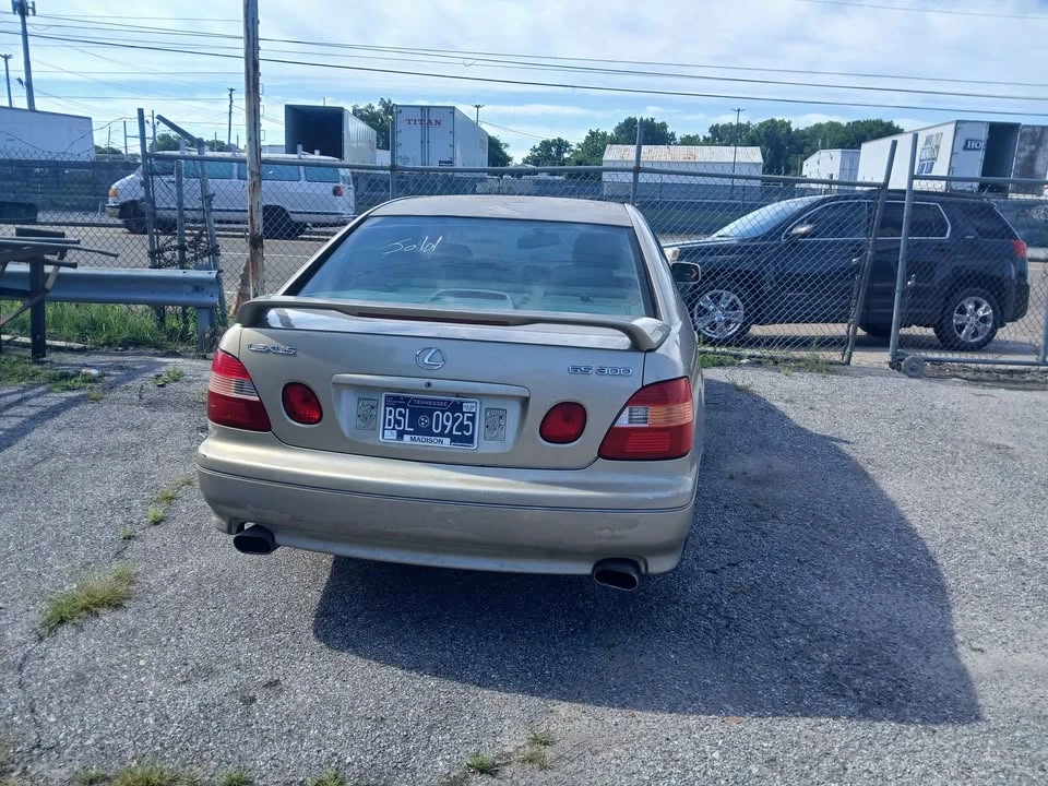 2000 Lexus GS 2nd Gen - Image 4 of 4