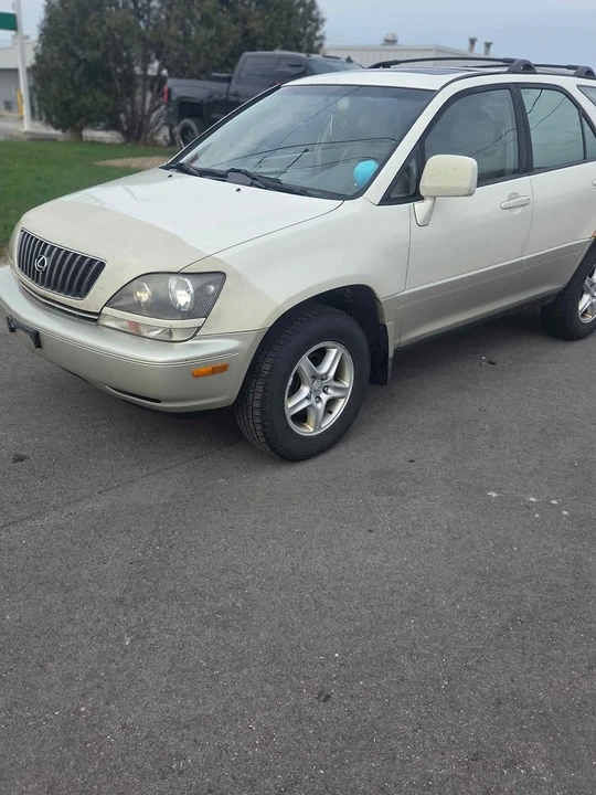 2000 Lexus RX 1st Gen - Image 2 of 10