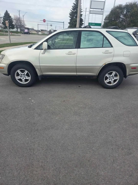 2000 Lexus RX 1st Gen - Image 3 of 10