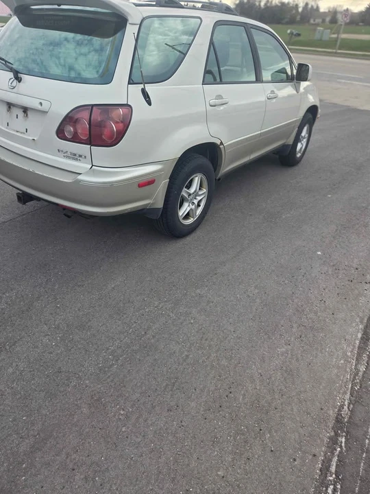 2000 Lexus RX 1st Gen - Image 5 of 10