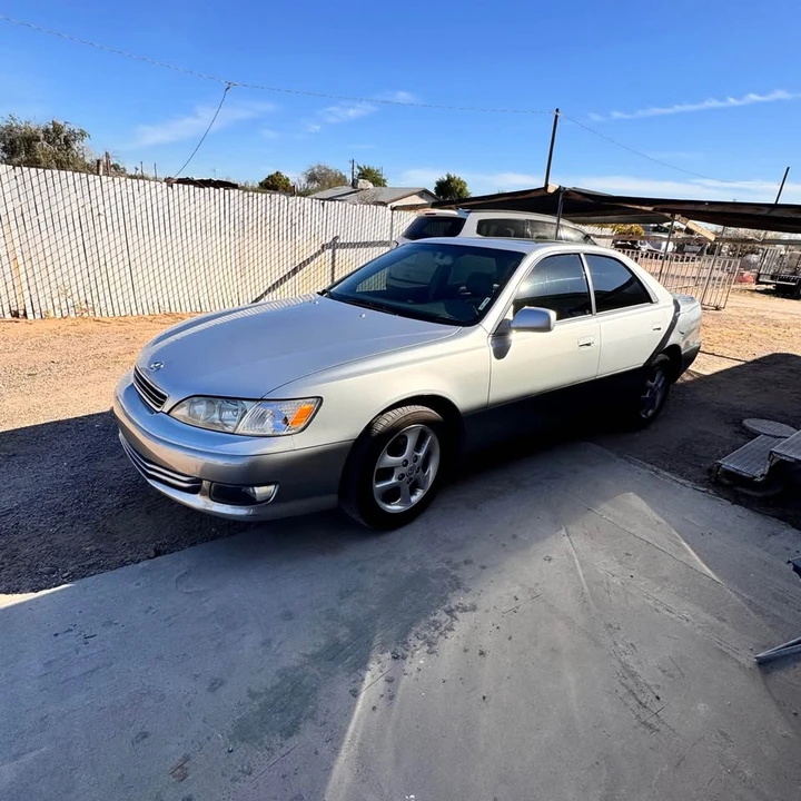 2000 Lexus ES 2nd Gen - Image 2 of 10