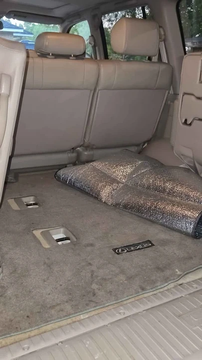 2000 Lexus LX 2nd Gen - Image 9 of 9