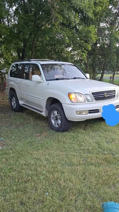 2000 Lexus LX 2nd Gen - Image 4 of 9