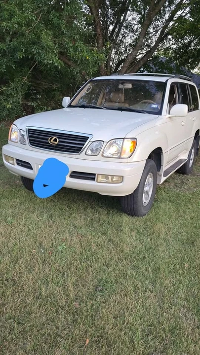 2000 Lexus LX 2nd Gen - Image 2 of 10