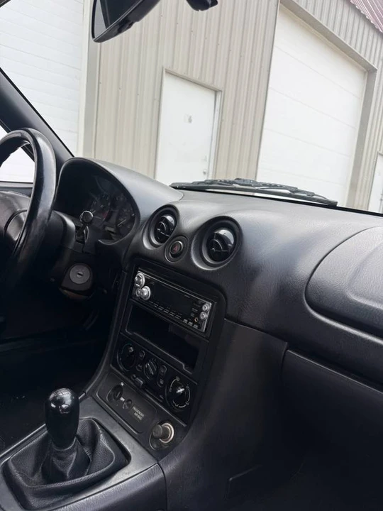 2000 Mazda NB MX-5 Miata - Image 5 of 8