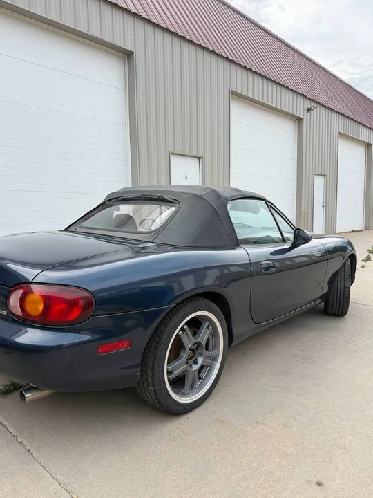 2000 Mazda NB MX-5 Miata - Image 2 of 8