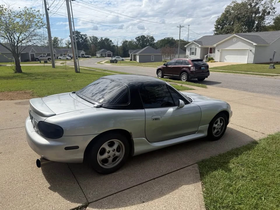 2000 Mazda NB MX-5 Miata - Image 5 of 8