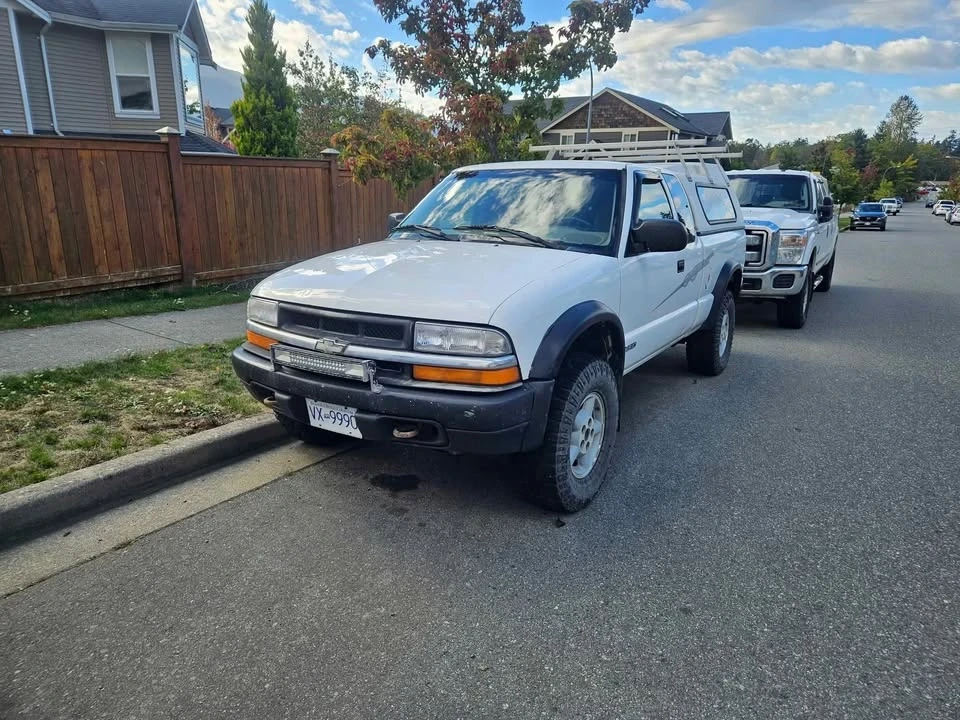 2000 Chevrolet S-10 Blazer 2nd Gen - Image 3 of 5