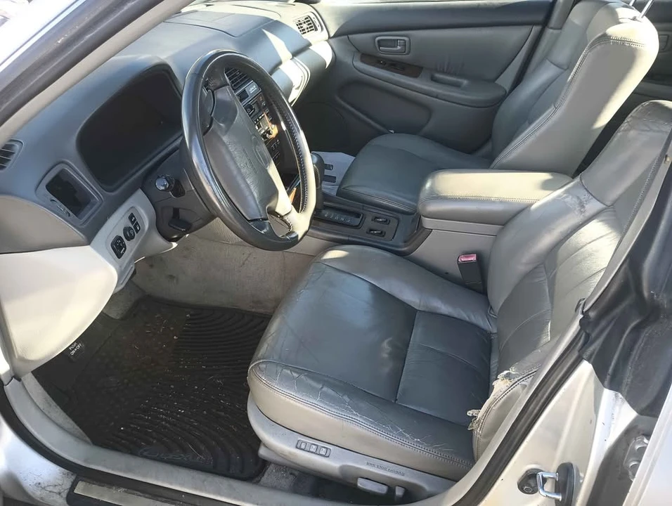 2000 Lexus ES 3rd Gen - Image 6 of 6