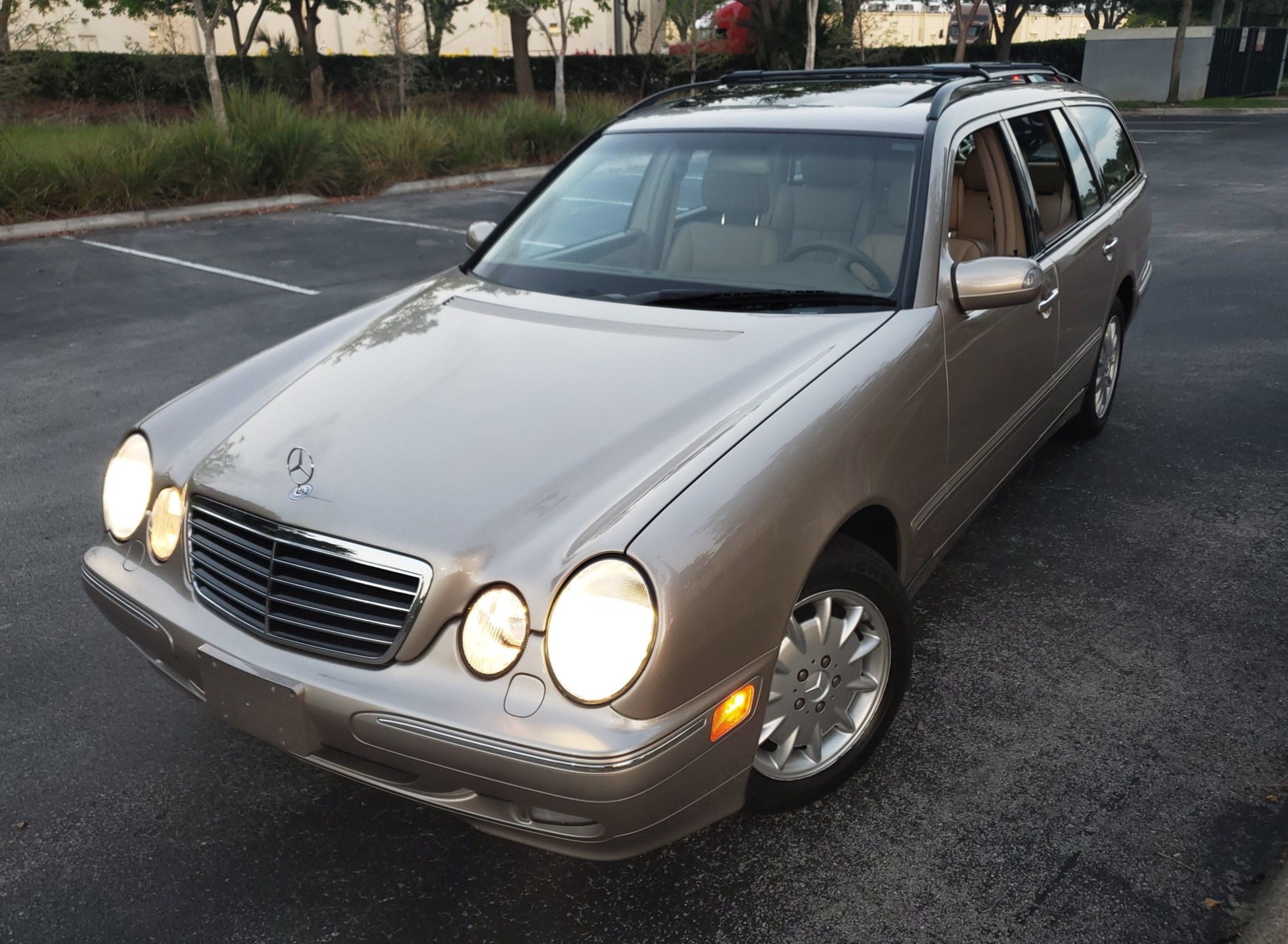 23k-Mile 2000 Mercedes-Benz E320 Wagon