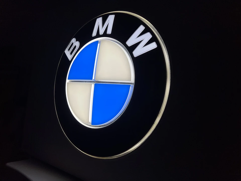 BMW - Image 9 of 18