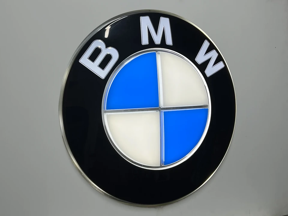 BMW - Image 8 of 18