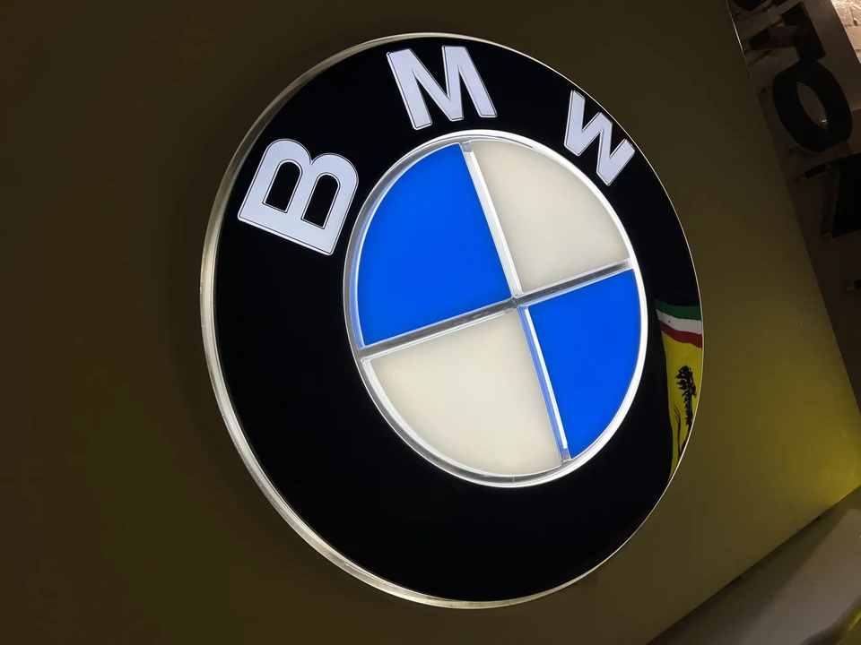BMW - Image 7 of 18