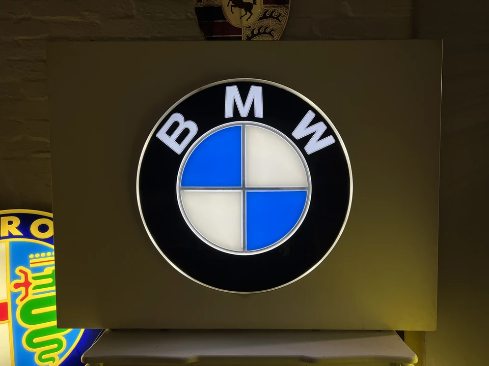 BMW - Image 3 of 18
