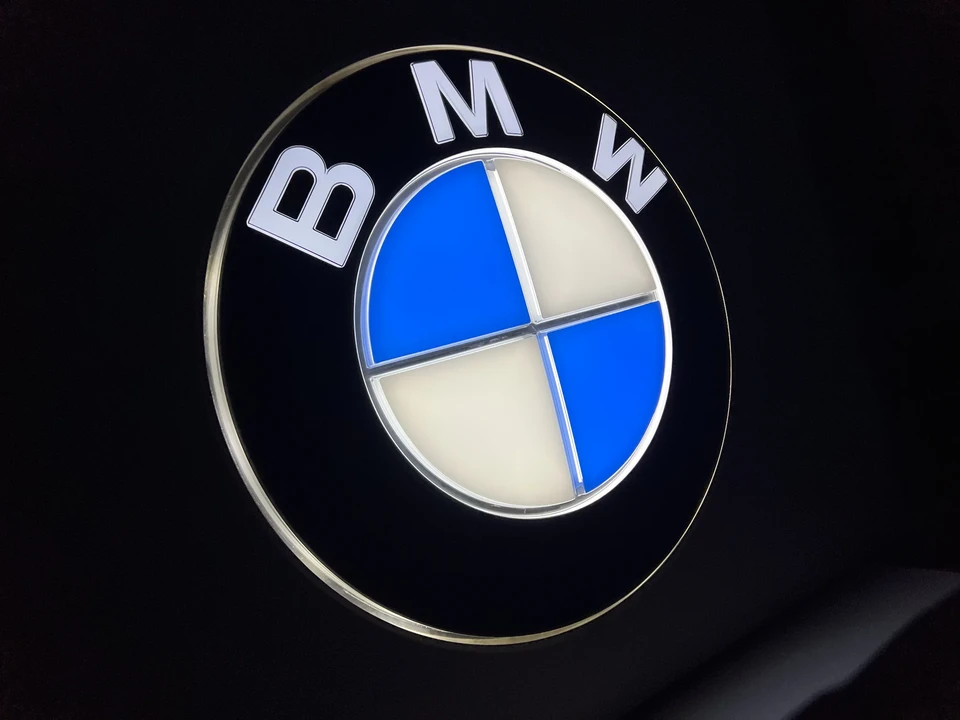 BMW - Image 6 of 18
