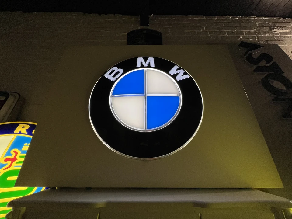 BMW - Image 5 of 18