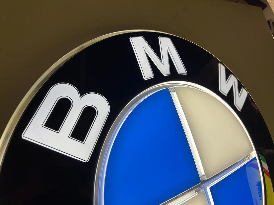 BMW - Image 12 of 18