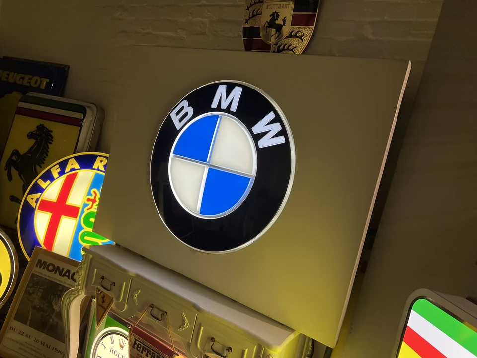 BMW - Image 11 of 18