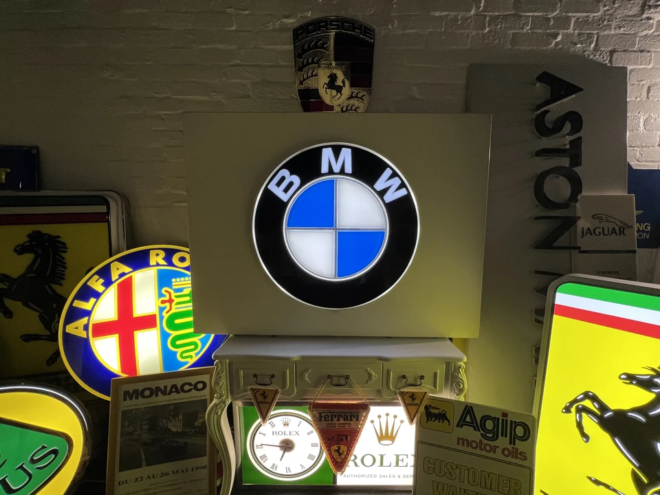 BMW - Image 4 of 18