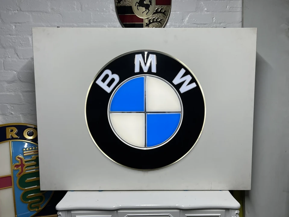 BMW - Image 2 of 18