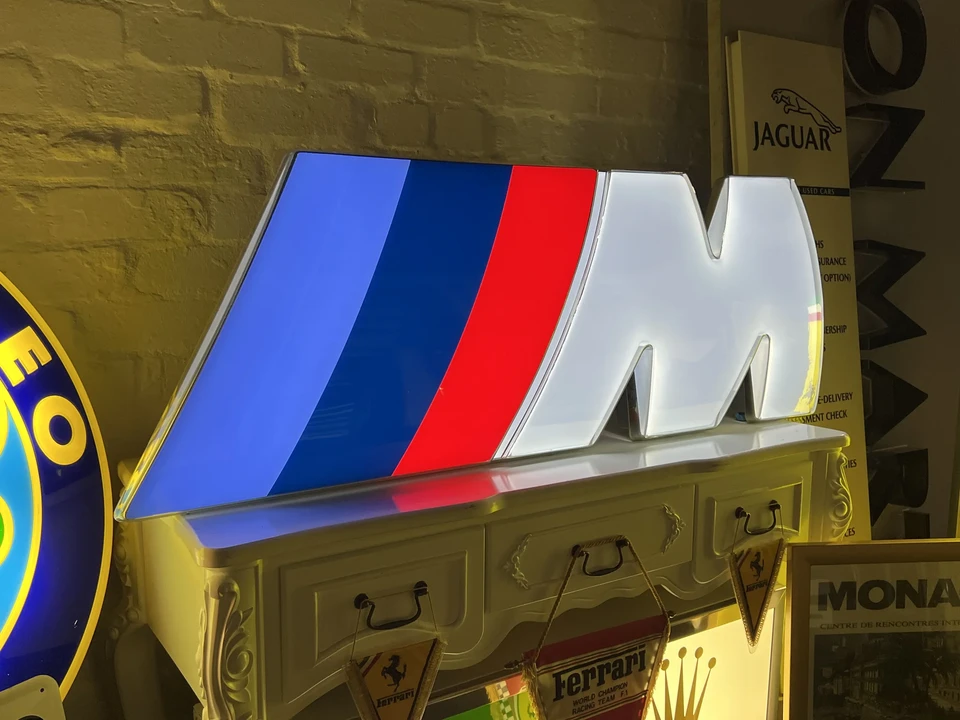 BMW - Image 13 of 24