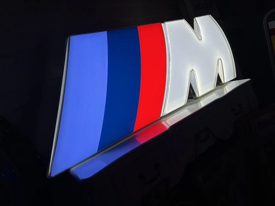 BMW - Image 14 of 24