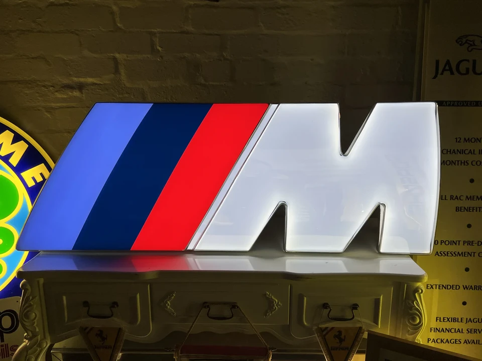 BMW - Image 9 of 24