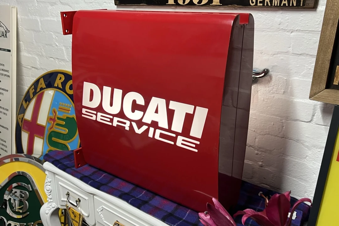 Ducati - Image 9 of 22
