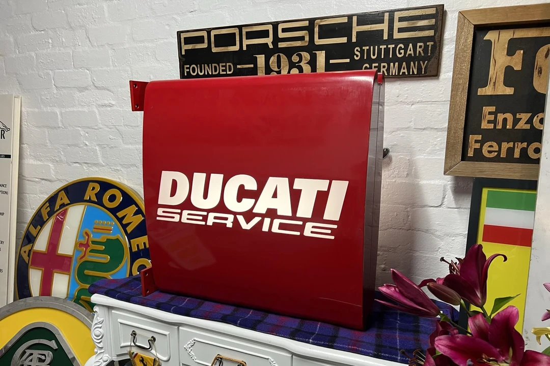 Ducati - Image 7 of 22